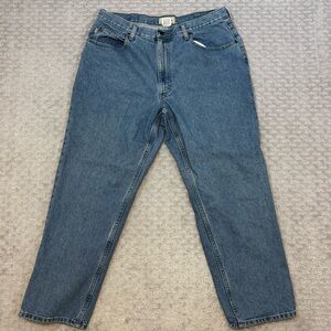 L.L. Bean Jeans Men 37 x 29 Relaxed Fit Zip Fly Medium Wash Cotton